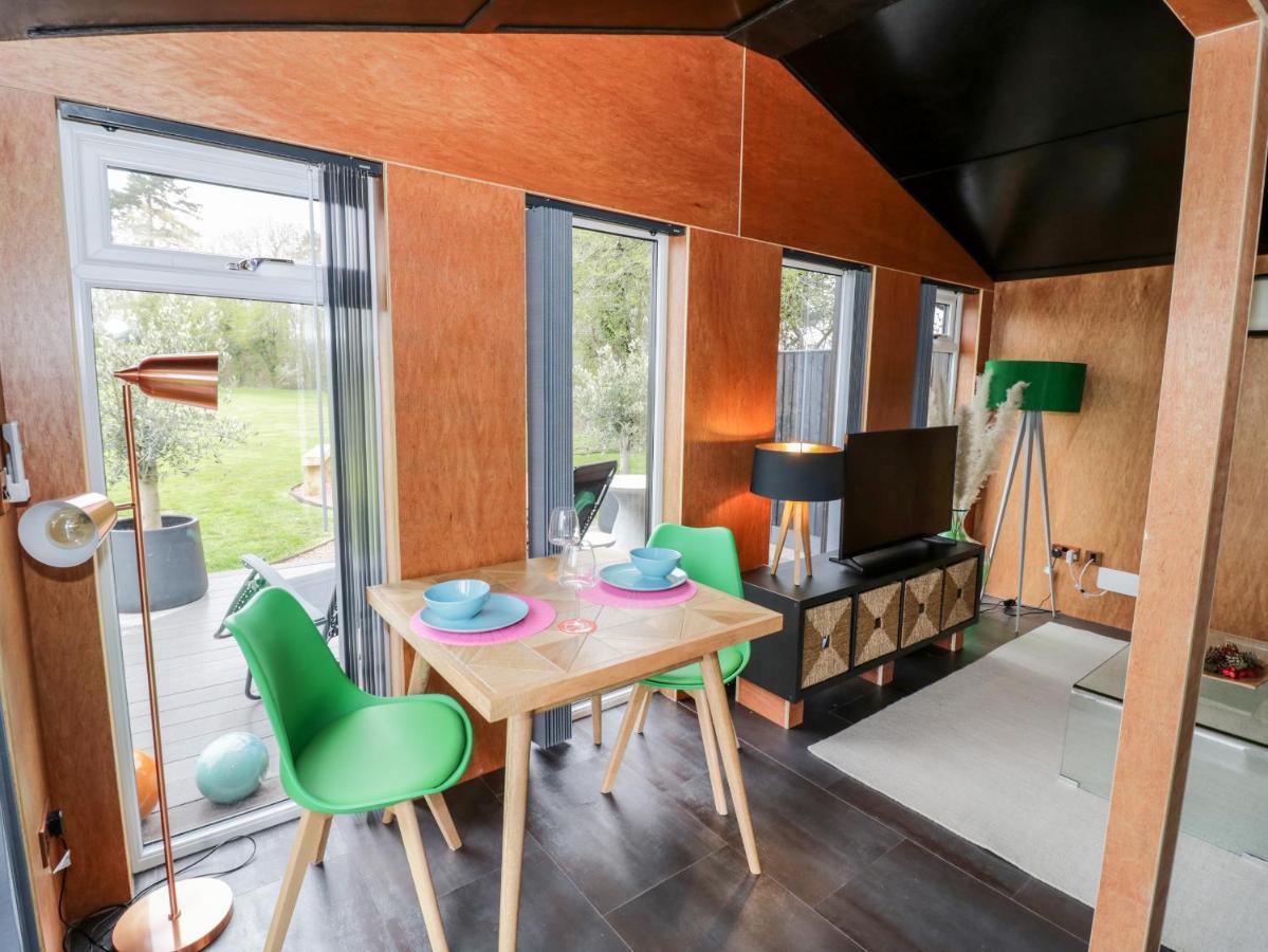 The Tractor Shed Villa Worcester Bagian luar foto