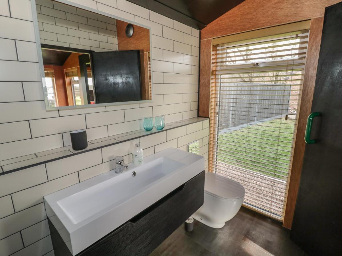 The Tractor Shed Villa Worcester Bagian luar foto