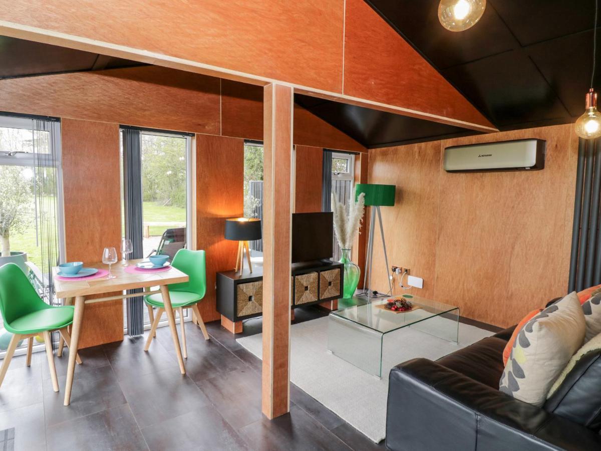 The Tractor Shed Villa Worcester Bagian luar foto